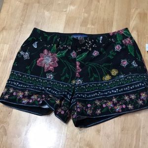 Flowery shorts